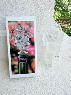 Mikasa Lead Crystal Bottle Stopper Wine Grapes Fruit Collection with Box